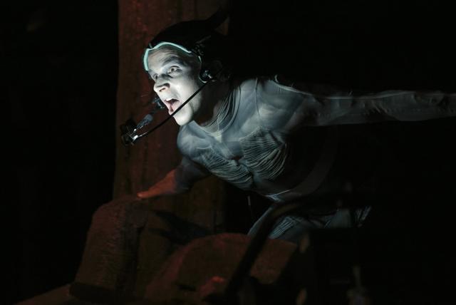 戲劇舞臺(tái)上也能出現(xiàn)實(shí)時(shí)渲染的動(dòng)畫(huà)角色？英特爾用這項(xiàng)技術(shù)做到了