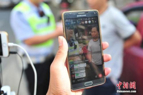 網(wǎng)絡(luò)直播新規(guī)明起實(shí)施:主播不能“任性” 彈幕要文明