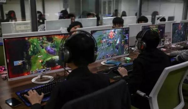 探秘國(guó)內(nèi)首家電競(jìng)學(xué)院：學(xué)生大多都是富二代，父母寵愛(ài)