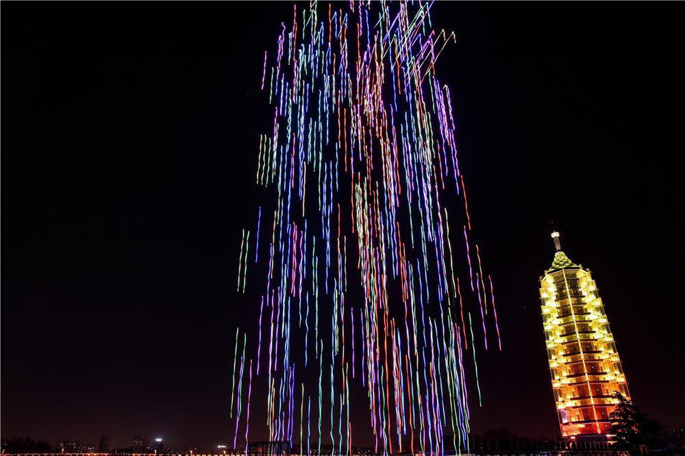 江蘇衛(wèi)視打造無人機燈光秀_宇辰網(wǎng)_讓世界讀懂無人機_全球專業(yè)無人機服務資訊平臺