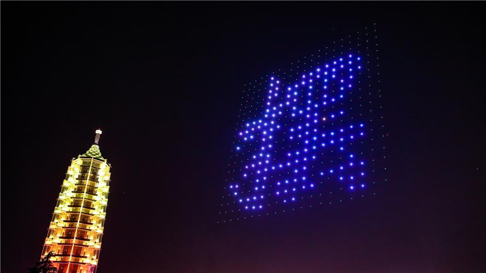 江蘇衛(wèi)視打造無人機燈光秀_宇辰網(wǎng)_讓世界讀懂無人機_全球專業(yè)無人機服務資訊平臺