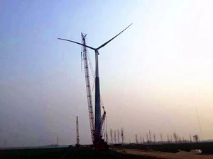 中國(guó)海裝120米輪轂高度鋼混塔筒在河南成功吊裝