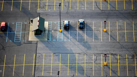 無(wú)人駕駛共享汽車到來(lái) 未來(lái)十年停車場(chǎng)將大部分被拆除