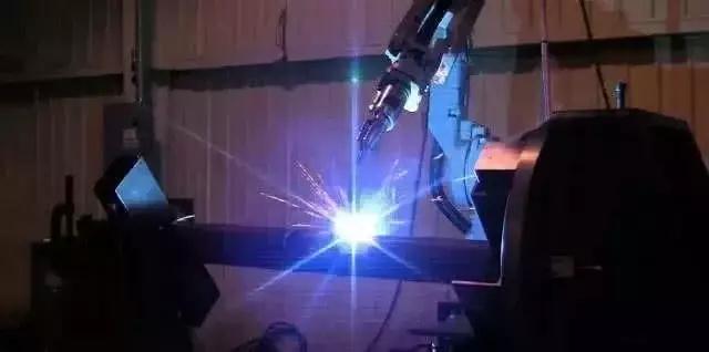 如何將工業(yè)機(jī)器人與數(shù)控機(jī)床融合應(yīng)用？