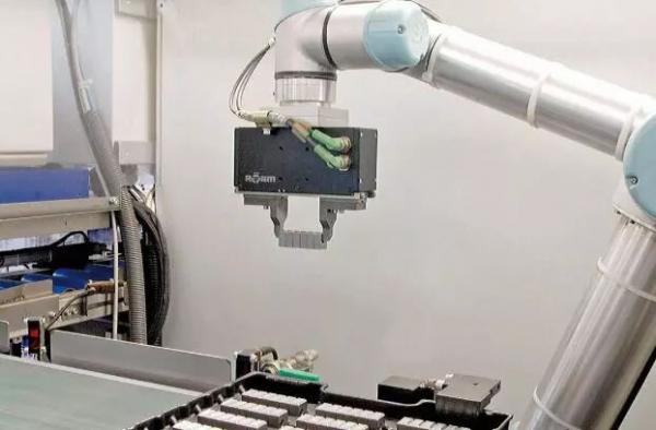 人機協(xié)作時代新要求:電動夾具 人機協(xié)作時代新要求:電動夾具