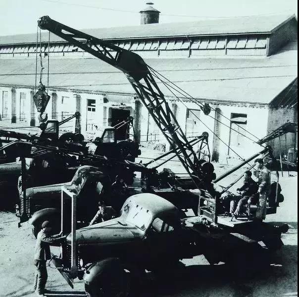 【流金歲月】新中國第—臺5噸汽車起重機(jī)在這里誕生