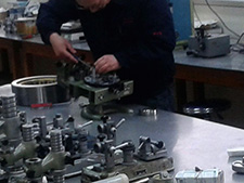 技術中心對軸承進行檢驗